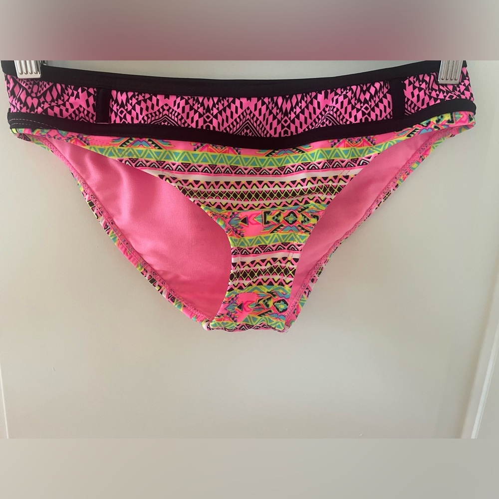 Breaking waves bikini bottom, size small.